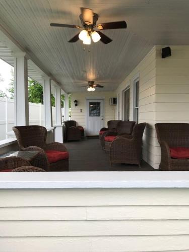 Geneva-on-the-Lake House | 1 Bed 1 Bath Suite On Strip