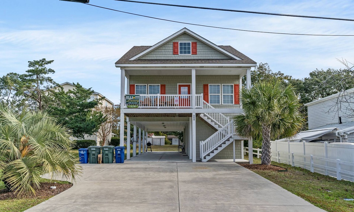 Crescent Beach House | 1 Big Mac, Spacious 5 BR Pet Friendly, Luxury Home