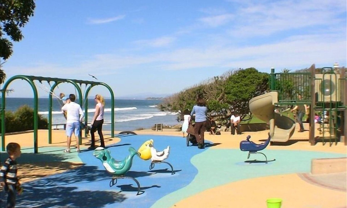 Del Mar Apartment | 1 block to beach bluffs!- Surf's Up Beach Condo