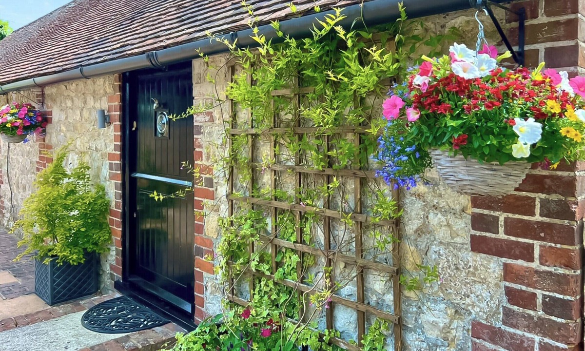 Etchinghill Cottage | 2 bedroom accommodation in Sellindge, near Folkestone