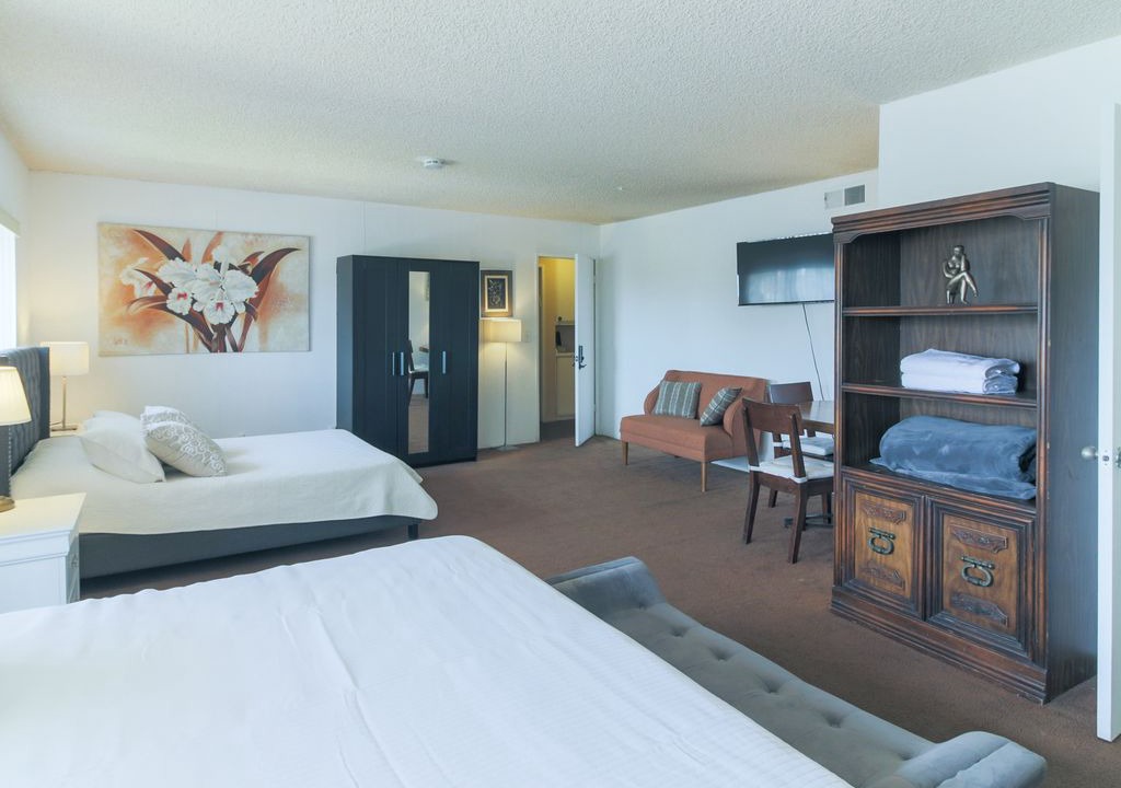 University City House | 2 Spacious Suites for 8 Guests in UTC near UCSD SD