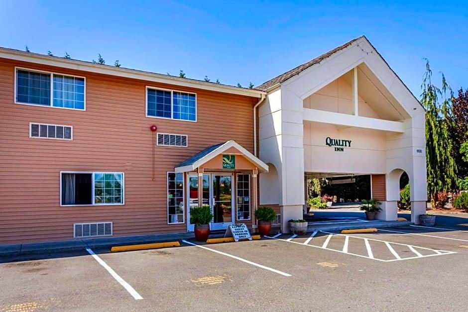 Arlington Hotel | 2-Star Hotel ∙ Quality Inn Arlington
