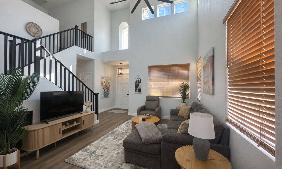 MacDonald Ranch House | 3 Bedroom Cozy Retreat in prime Henderson area