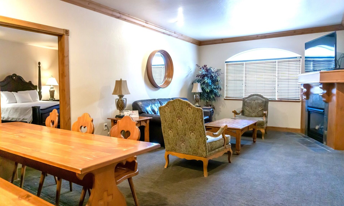 Midway Villa | 3BR-Midway ~Pool, Hot Spring, Spa Villa 1041-3