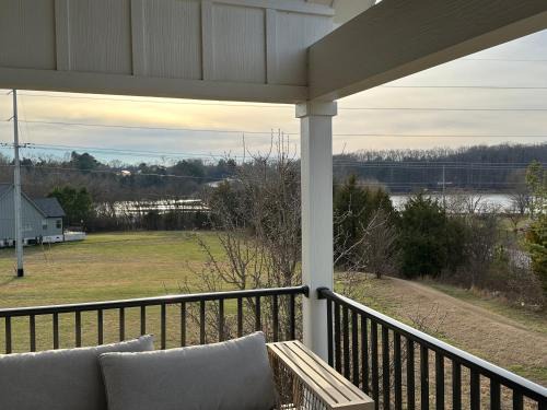 Winchester Villa | 4-bedroom Lake house in Twin Creeks Winchester TN with Lakeview's, hot tub, pool