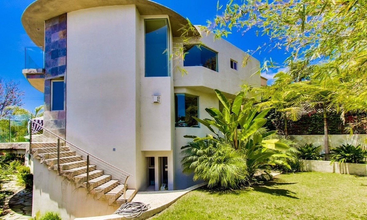 Mission Hills House | 4B/3.5B CENTRAL STUNNING MODERN PALACE w/ PANORAMIC VIEWS OF SD BAY/DOWNTOWN