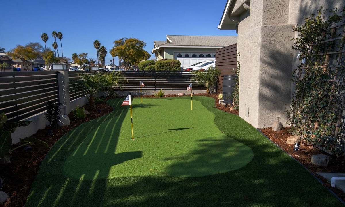 North Clairemont House | 4BR Group Retreat w/Golf Green, Poker & Fire Pit