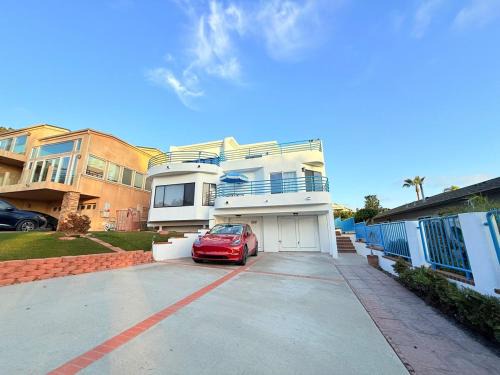 Del Mar Heights Villa | 6BR5BA Hot Tub Steps to Beach Parking Pet Friendly