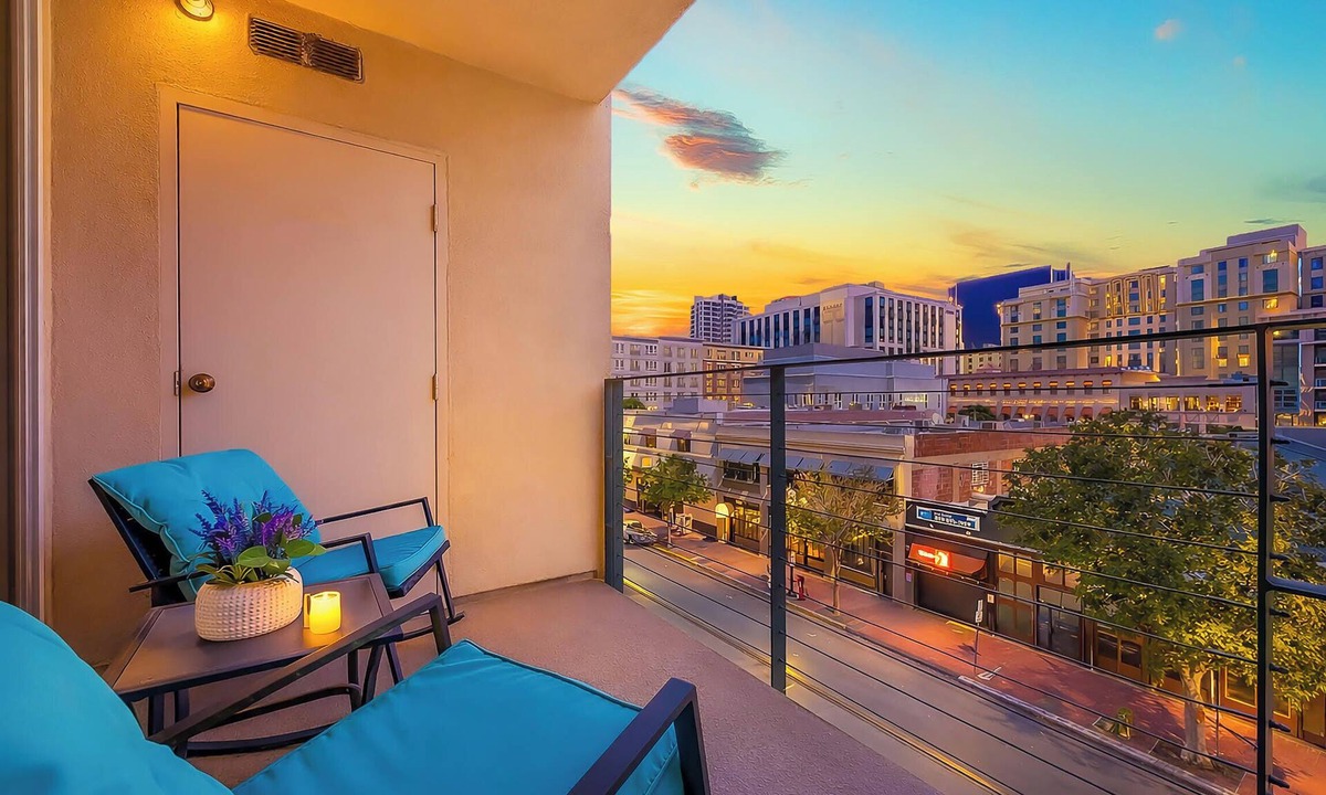 Pacific Terrace House | Amazing Location, Close 2 Seaport Village W/Gym & Parking!