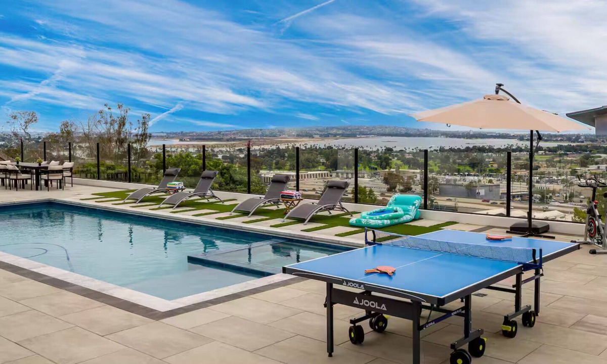 Bay Ho House | Amazing Pool Side View of SeaWorld & the Ocean