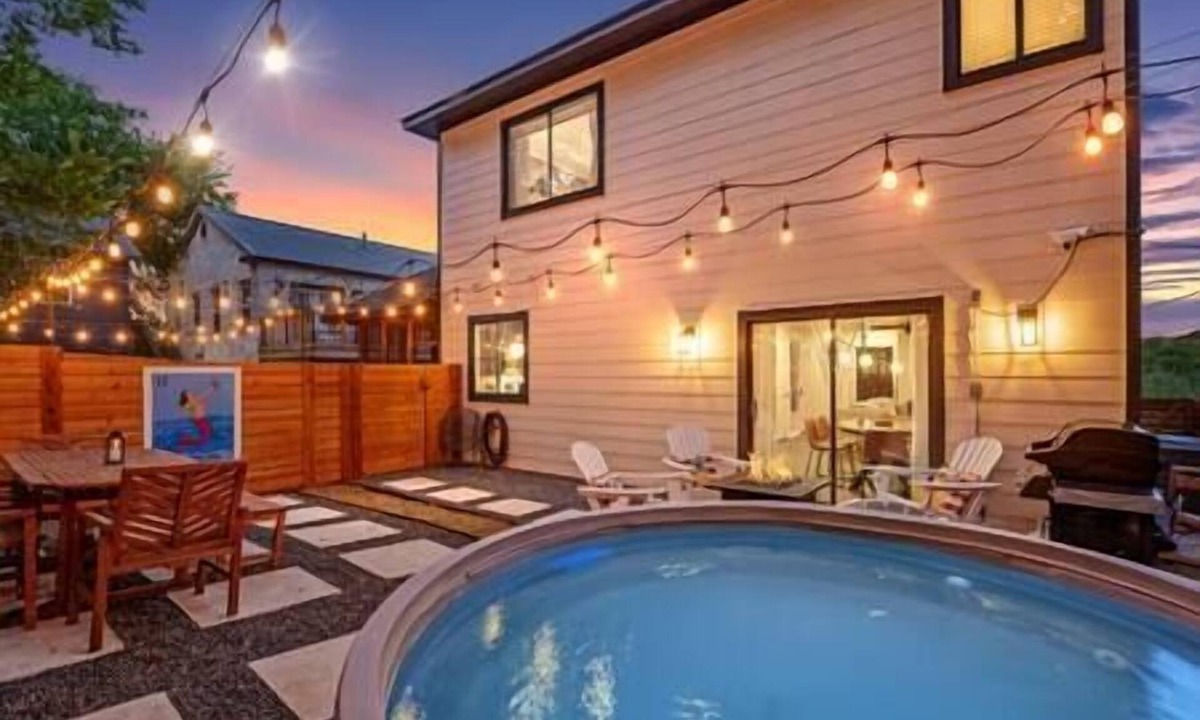 MLK House | Austin-Pool-Arcade-Guest House-COTA-UT-Sleeps 16