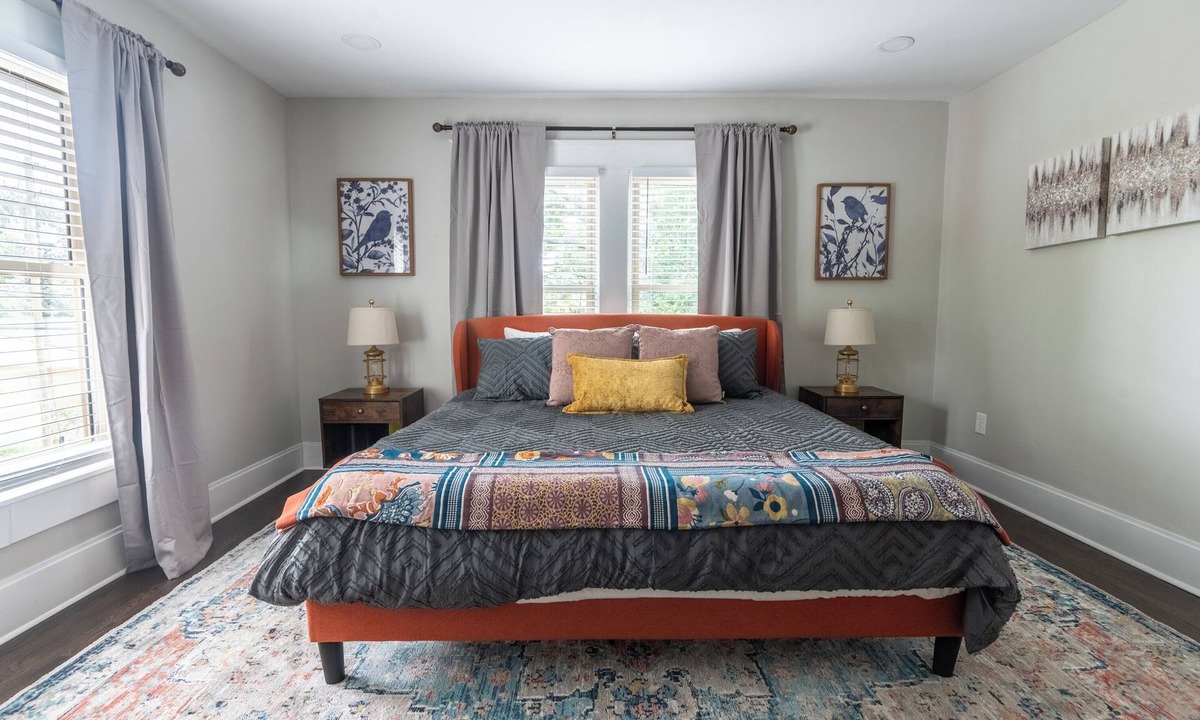 Forest Park Apartment | Avondale Adventure-Serene City Stay-King Bed/Games