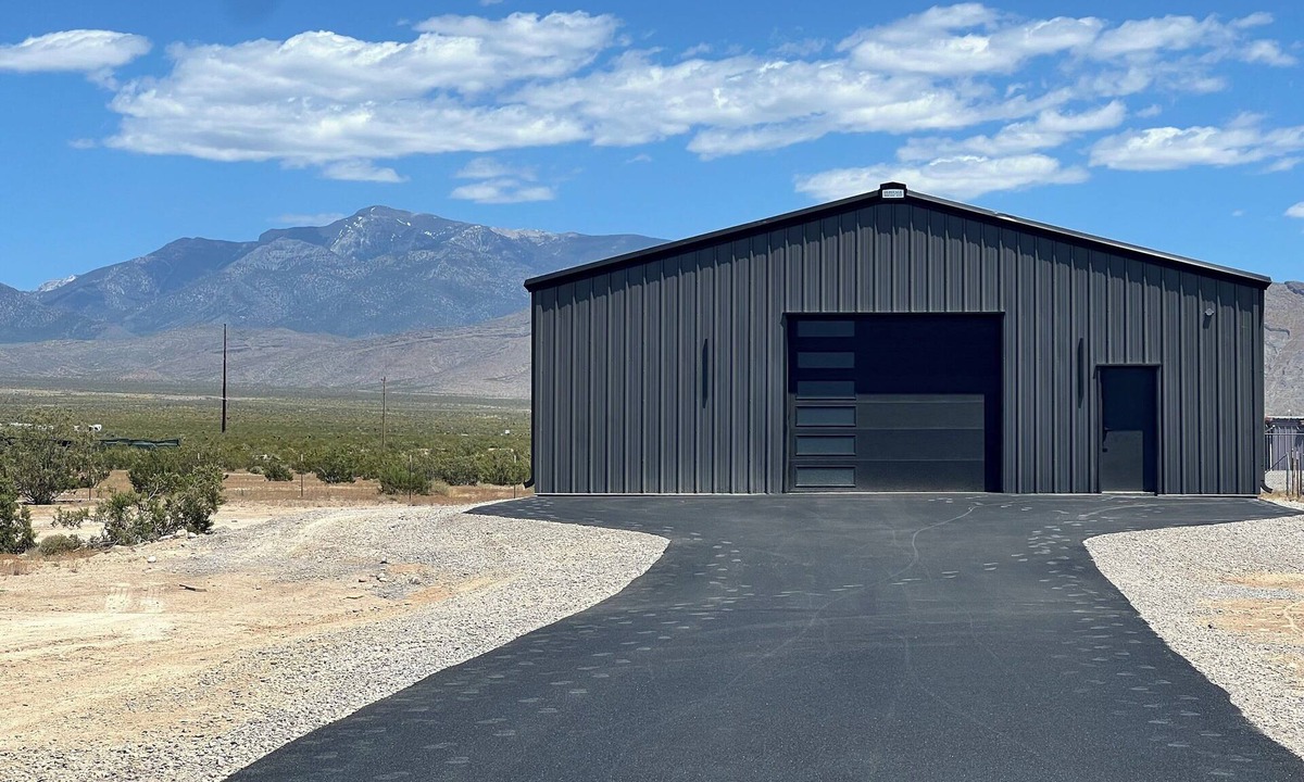 Pahrump House | Barndominium Desert Escape - Mountain View, town close, gateway to Death Valley
