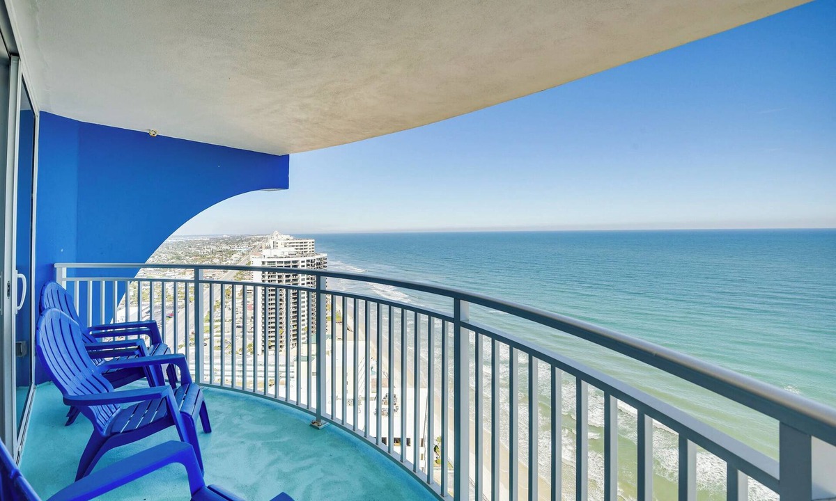 Daytona Beach Shores House | Beachfront Daytona Condo w/Pool & Hot Tub Access!