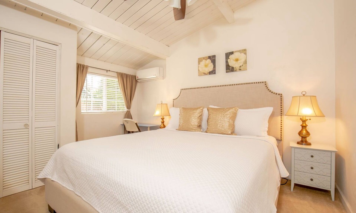 North Clairemont House | Beautiful 3 Bedroom 2 bath home with 3 Cal King size beds!