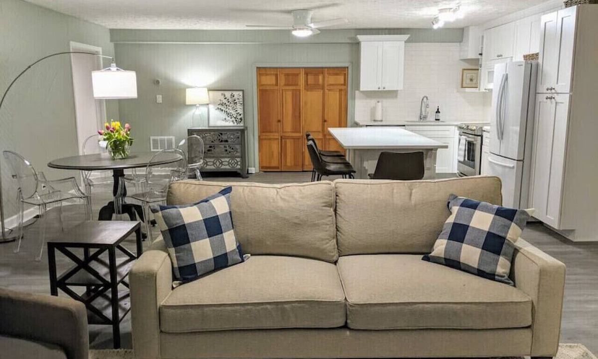 Lawrenceville Condo | Beautifully Renovated Space in Lawrenceville Home, WiFi, Smart TV in All Rooms!