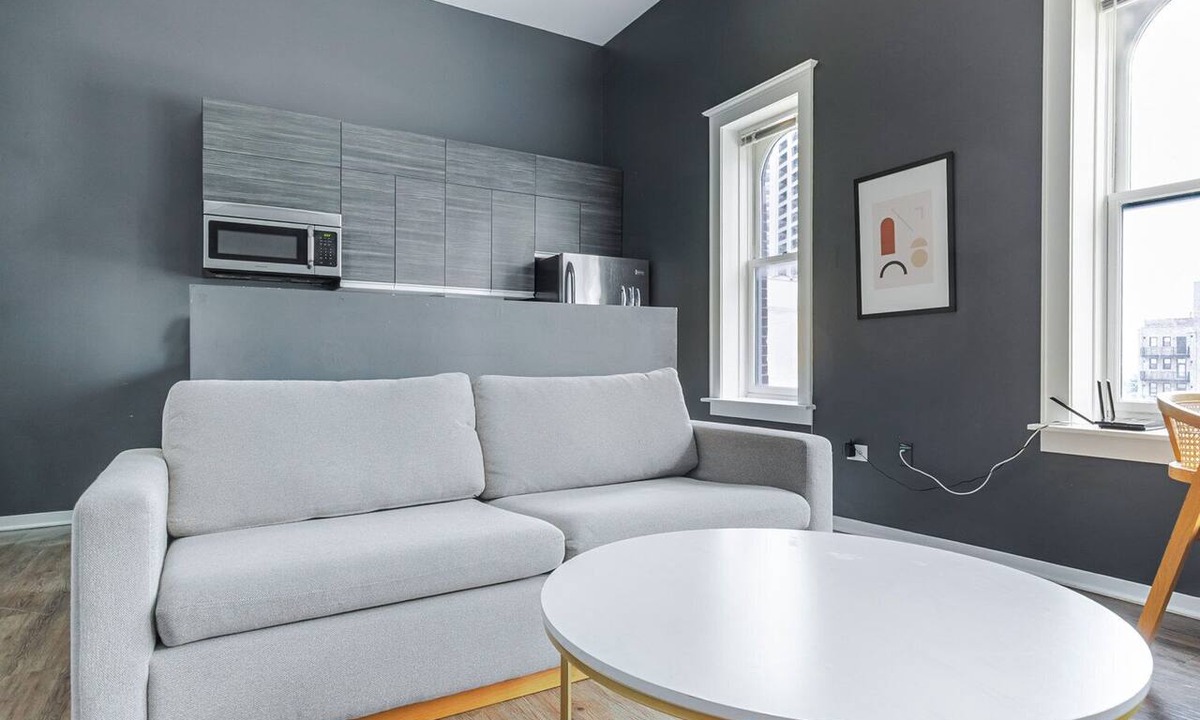 South Loop Apartment | Blueground | South Loop, city view, nr Grant Park