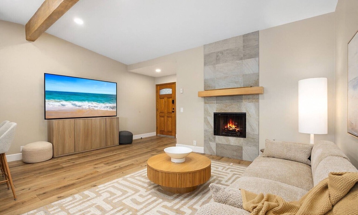La Jolla Village Condo | Boardwalk Treehouse- La Jolla Monthly Rental Near Beaches, Torrey Pines, UCSD