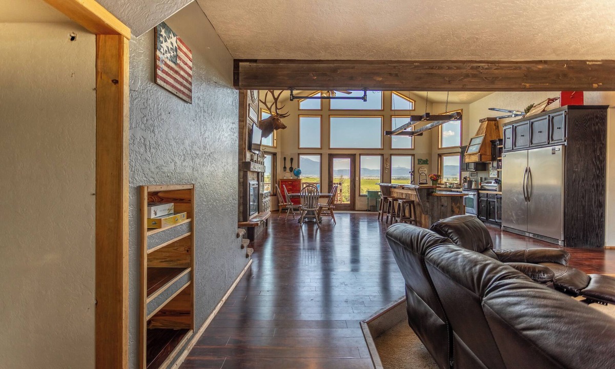 Charlo House | Breathtakingly charming 4-bedroom house with WiFi in Charlo.