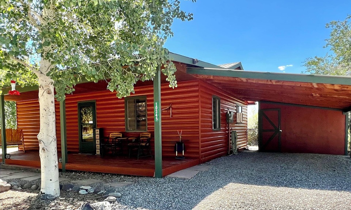 Lazear House | Bungalow on a private 70 acre ranch