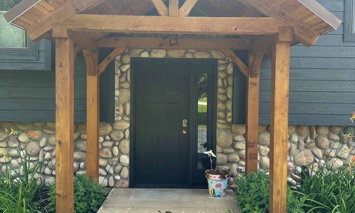 Apple River House | Cabin style 3bdrm home in Apple Canyon, walking path to the lake