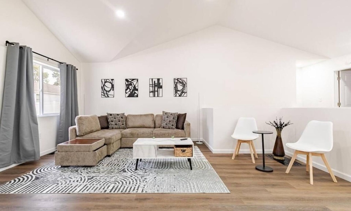 Airport Township House | Cardinal Nest - Modern 4BR Home Near Airport, St. Charles & Downtown STL