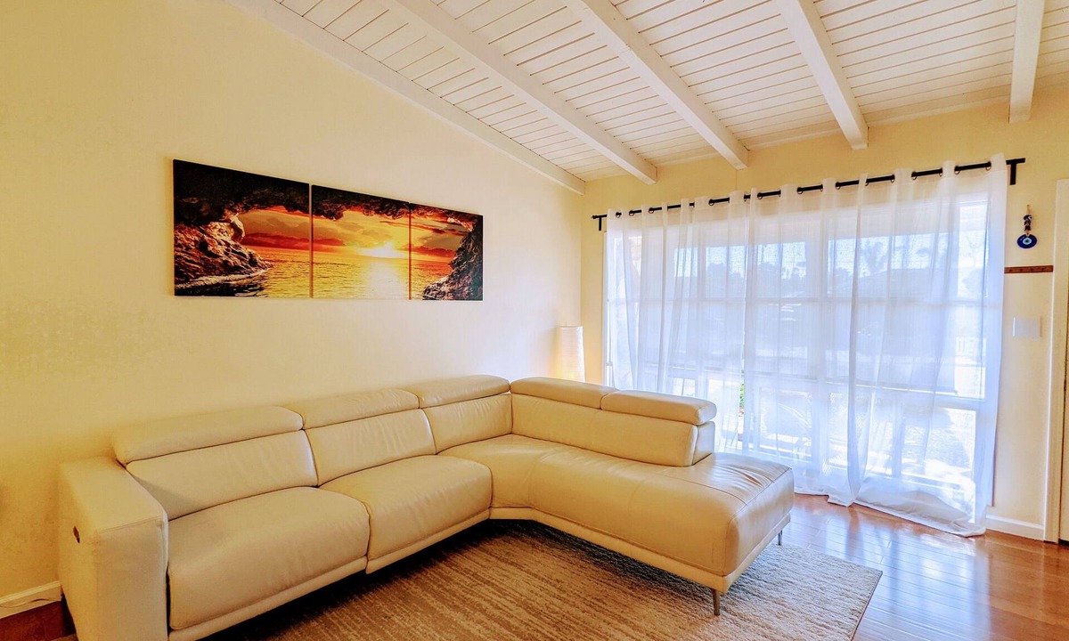 Serra Mesa House | Central location - 3br/2ba. Stay weekly. Clean, safe, quiet.