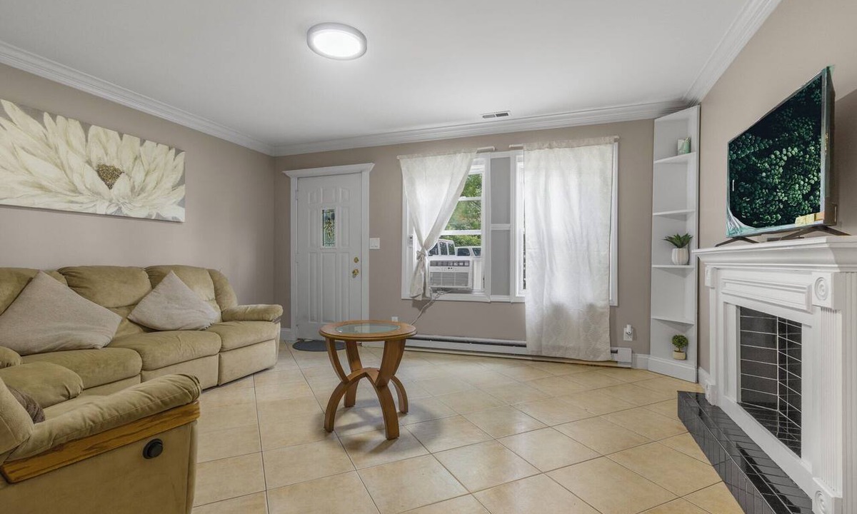 Aurora House | Charming 3-bedroom for nurses, families and professionals