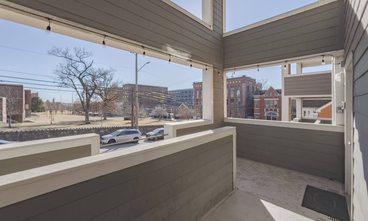 Rolling Mill Hill House | Charming 3-BR townhome, walk to Broadway, hi-speed WiFi in Nashville