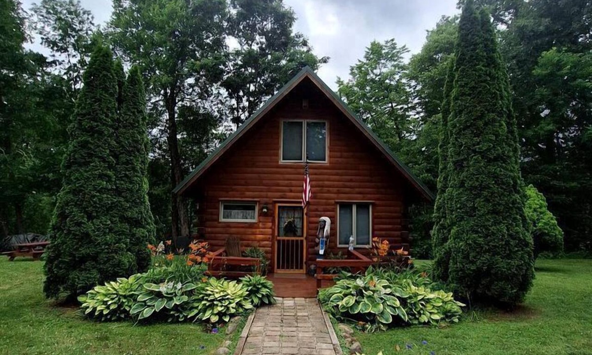 New Bedford Cabin | Charming Creekside Log Cabin with Wood Burning Stove Overlooking the Neshannock Creek, Western PA