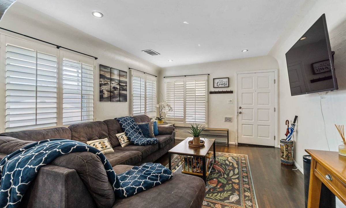Park West House | Charming Downtown Bungalow | Easy Airport Access