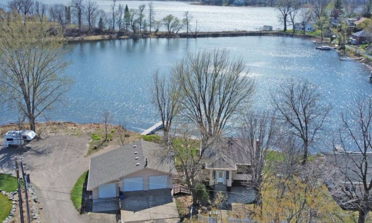 Center City Cabin | Charming Underhill 2-bedroom cabin in lovely Center City with lake access.