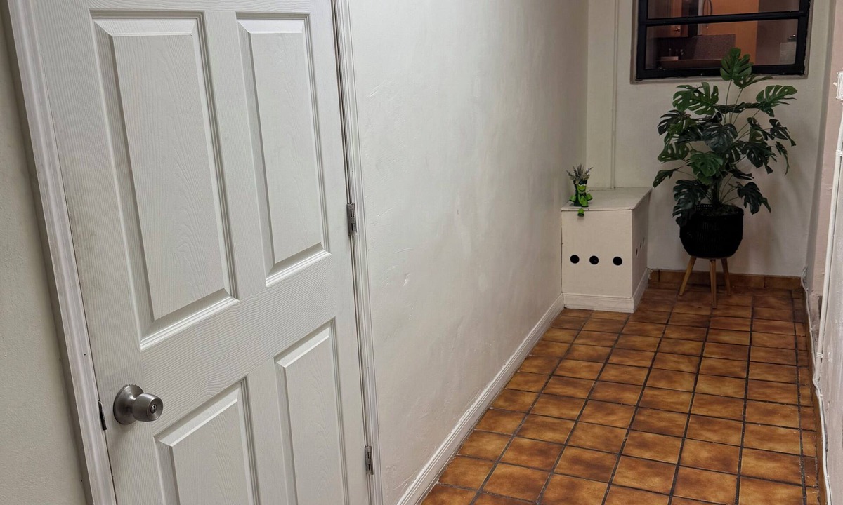 Miami Gardens Apartment | Chic studio with WiFi and AC in vibrant Miami between the 2 hardrocks