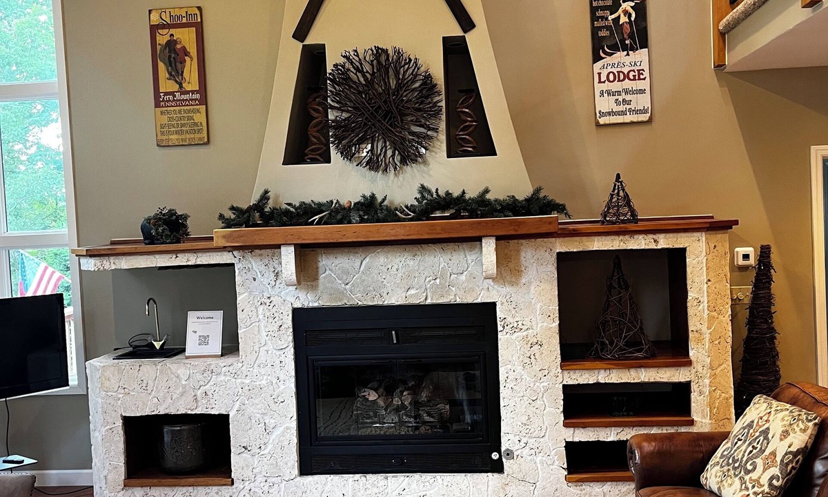 Champion House | Close to Slopes; Amazing Views of the Mountain; Family Friendly