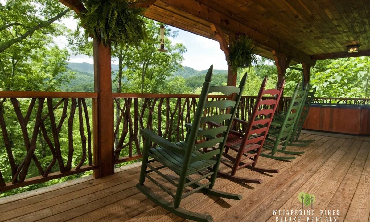 Bryson City Cabin | Come and enjoy Bryson City! Just minutes from NOC, Deep Creek, GSMNP, Fishing!