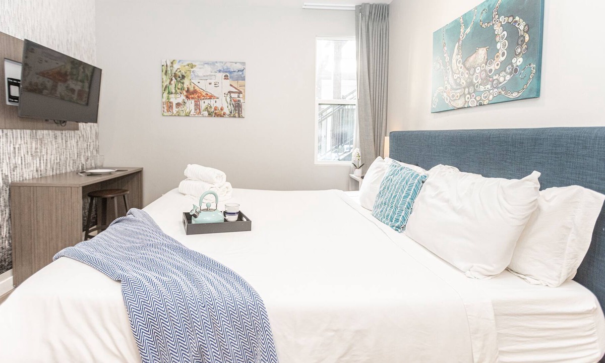 Mission Hills House | Comfortable King Bed Studio 💎 WiFi+Cable+Parking - Discounts For Longer Stays