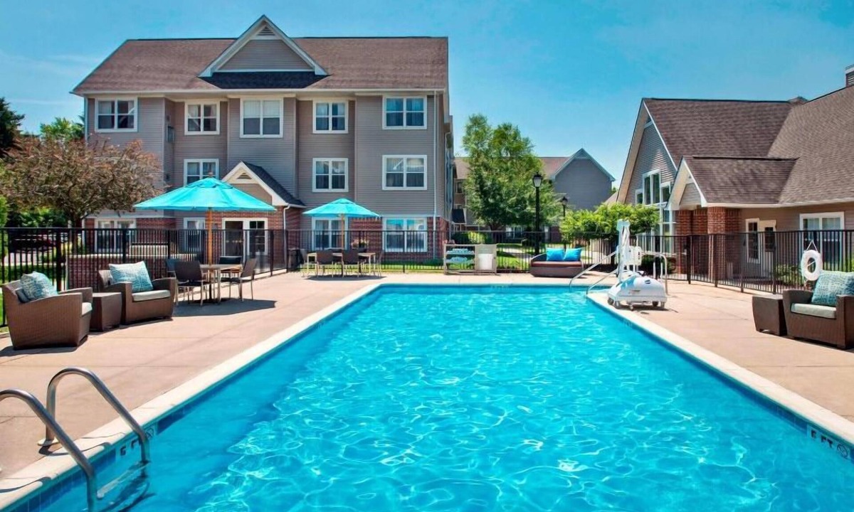 Bethlehem Apartment | Convenient Tourist Location! Free Breakfast, Kitchen, Seasonal Outdoor Pool!