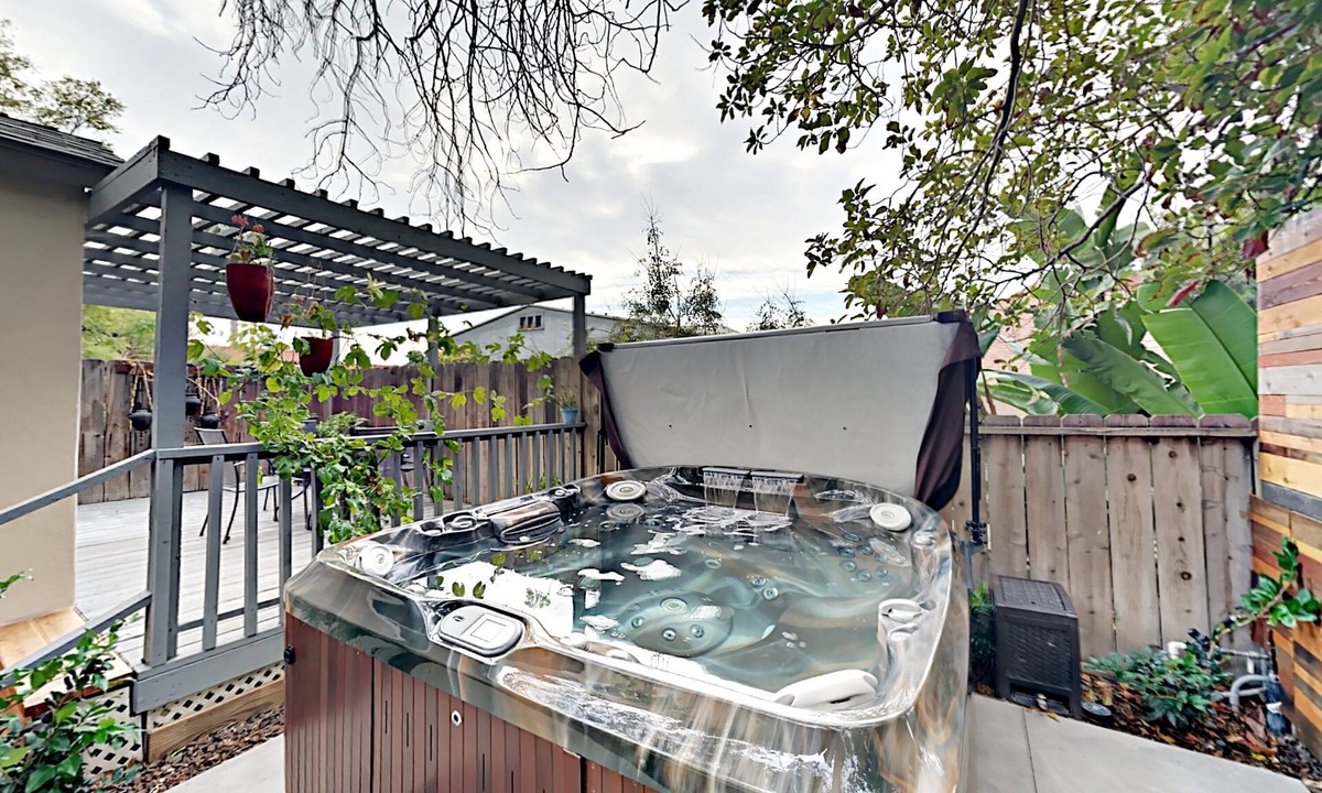 Golden Hill House | Cool New Remodel Near Coronado, NEW Jacuzzi, Fire Pit, BBQ, Walk to Downtown!