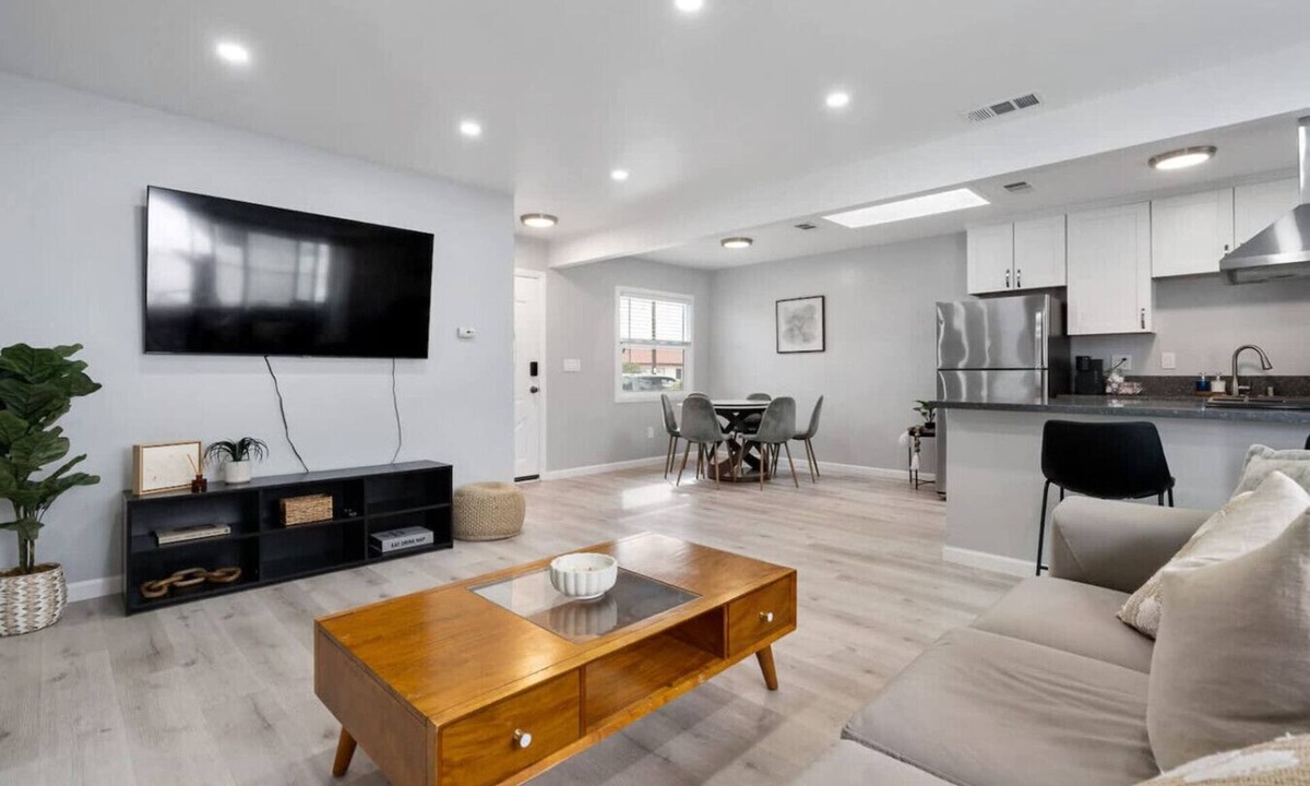 North Clairemont House | Cozy Clean Family Home - Central to everything!