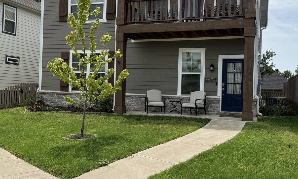 Rogers House | Cozy & Comfortable 3 Bedroom House Fantastic Location in NWA