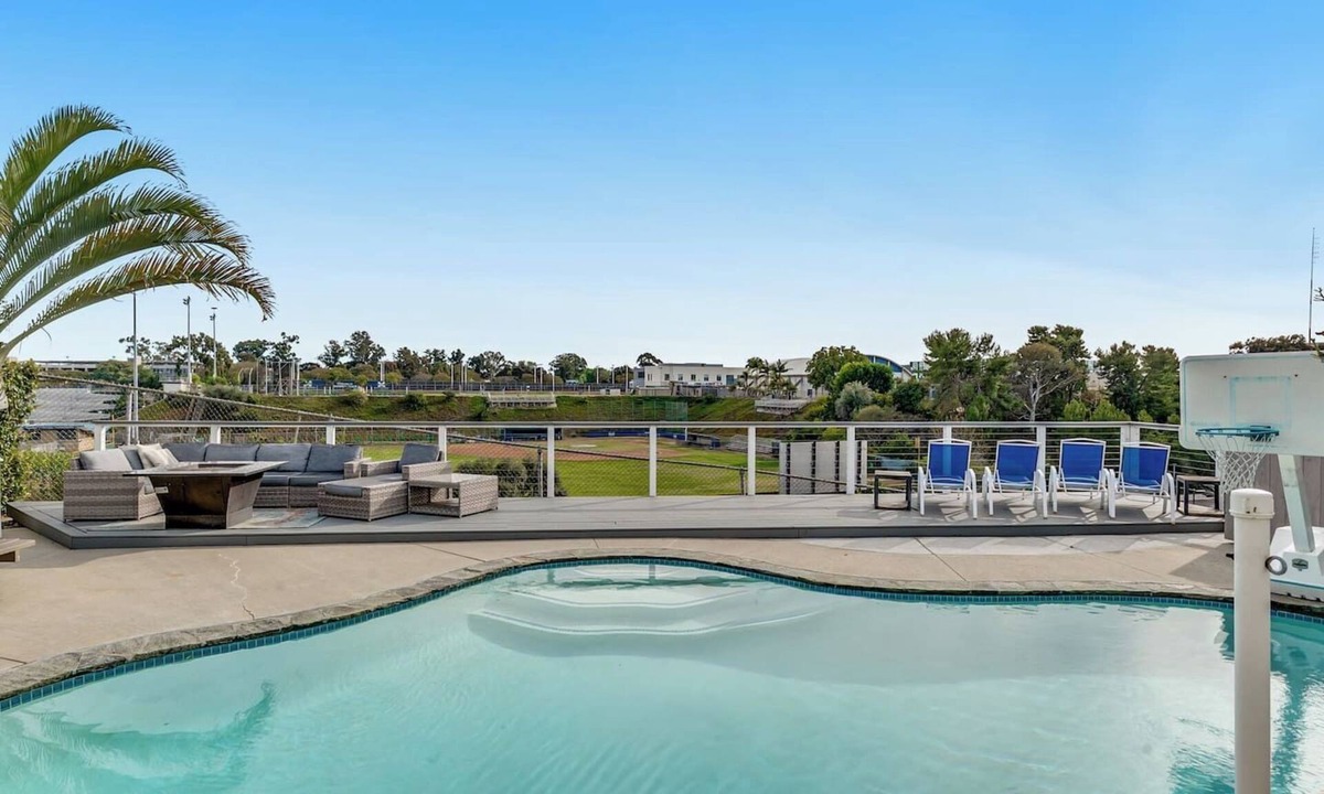 Clairemont Mesa House | Cozy & Entertainment Haven | Large backyard Views