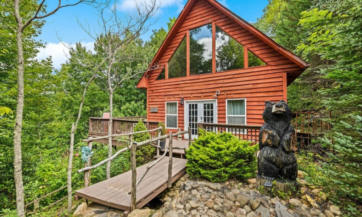 Maggie Valley Cabin | Cubby Bear Cabin-Peaceful, Pet Friendly Great View