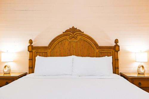 Key West Historic District Apartment | Curry House Room 6