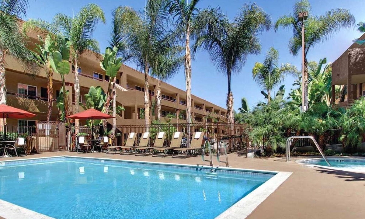 Mission Valley Hotel | Deluxe Suite w/Pool Access & Pets Allowed Near San Diego Zoo - 5.6 miles