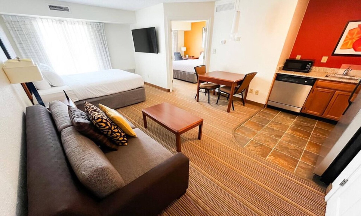 Homewood Hotel | Deluxe Suite with Pool Access | 1 King Bed | Near Vulcan Park Museum