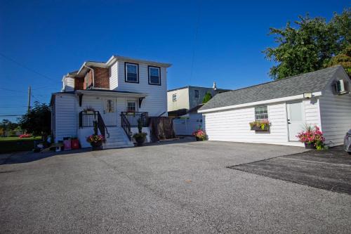 Wayne Apartment | Devon - Horse Show, History, Walk to Shops, Café's