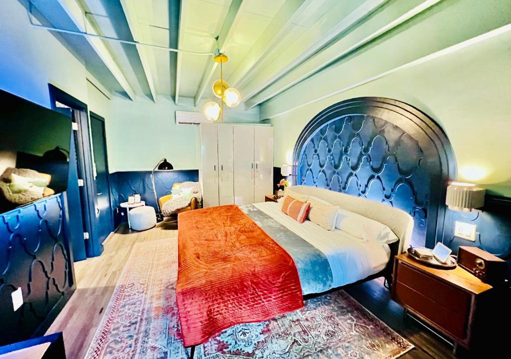 Wilton Manors Hotel | Double Rainbow Suites 24th
