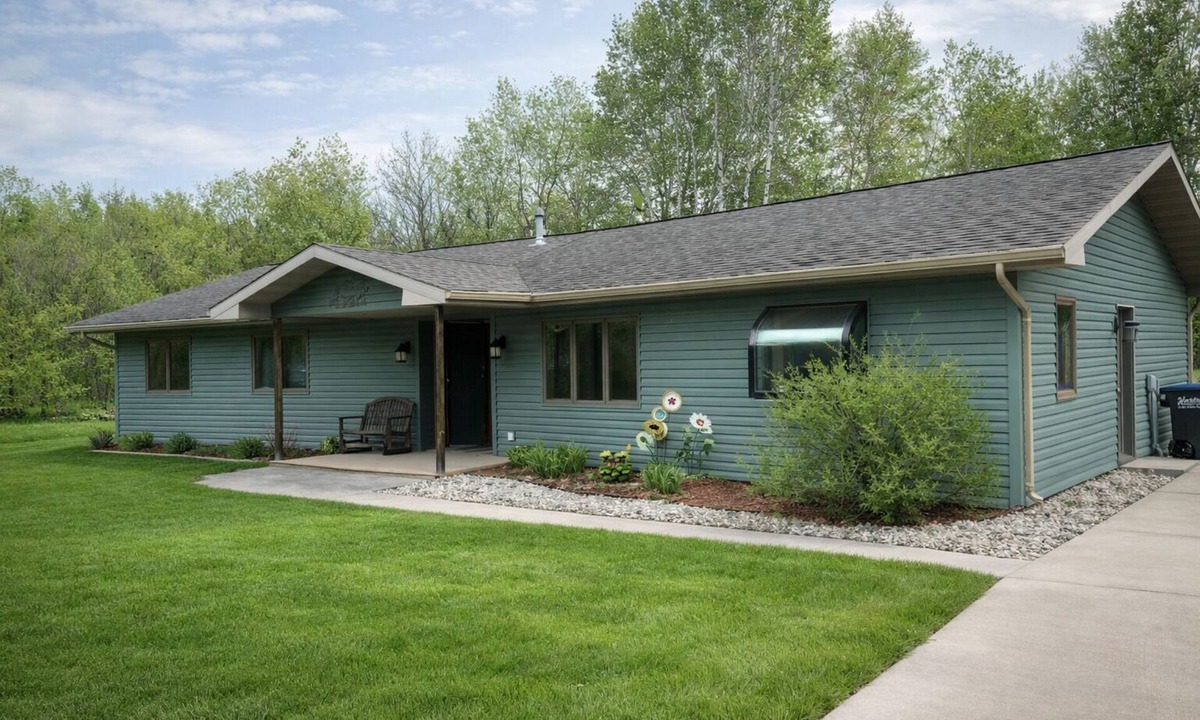Duluth House | Duluth Cozy Retreat Near Trails & Golf