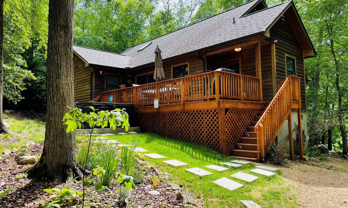 Hot Springs Cabin | Dynamite Mountain House, Beautiful Views- Hot Tub-Firepit
