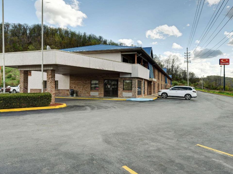 Morgantown Cabin | Econo Lodge Morgantown
